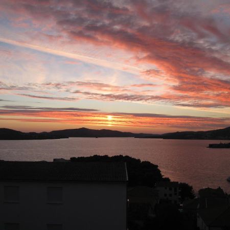 Apartment For Two Persons With Sea View In Trogir Near The Beach Bagian luar foto