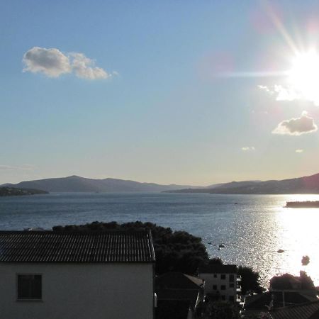 Apartment For Two Persons With Sea View In Trogir Near The Beach Bagian luar foto