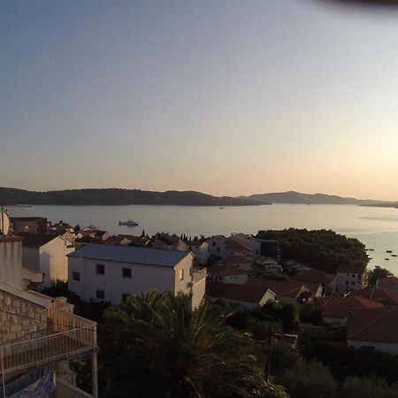 Apartment For Two Persons With Sea View In Trogir Near The Beach Bagian luar foto