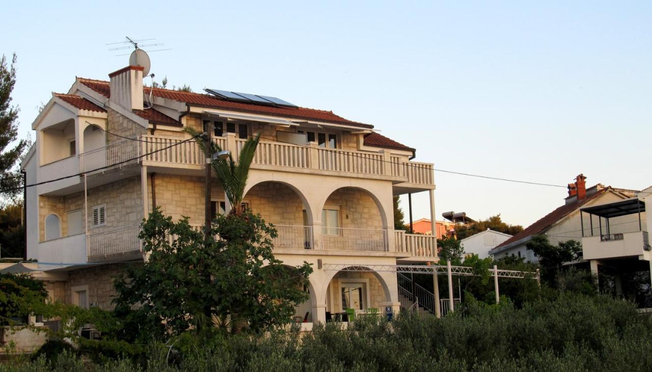 Apartment For Two Persons With Sea View In Trogir Near The Beach Bagian luar foto