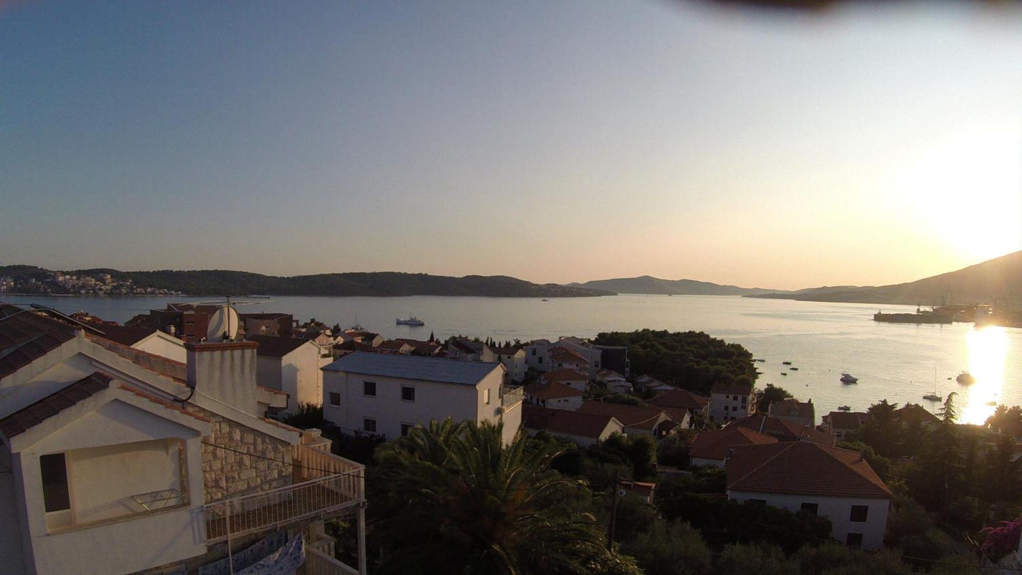 Apartment For Two Persons With Sea View In Trogir Near The Beach Bagian luar foto